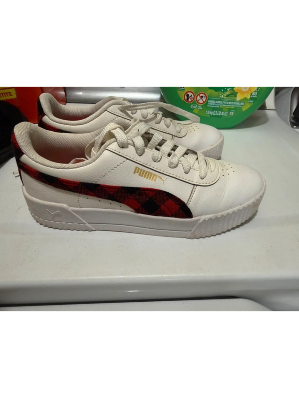 White size 5.5c tennis shoes